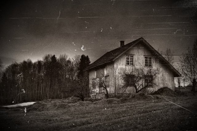 Spooky_House_by_Mattamatikk
